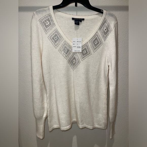 NWT Boston Proper Women’s Medium White Bedazzled V-Neck Angora Sweater! - Picture 8 of 10